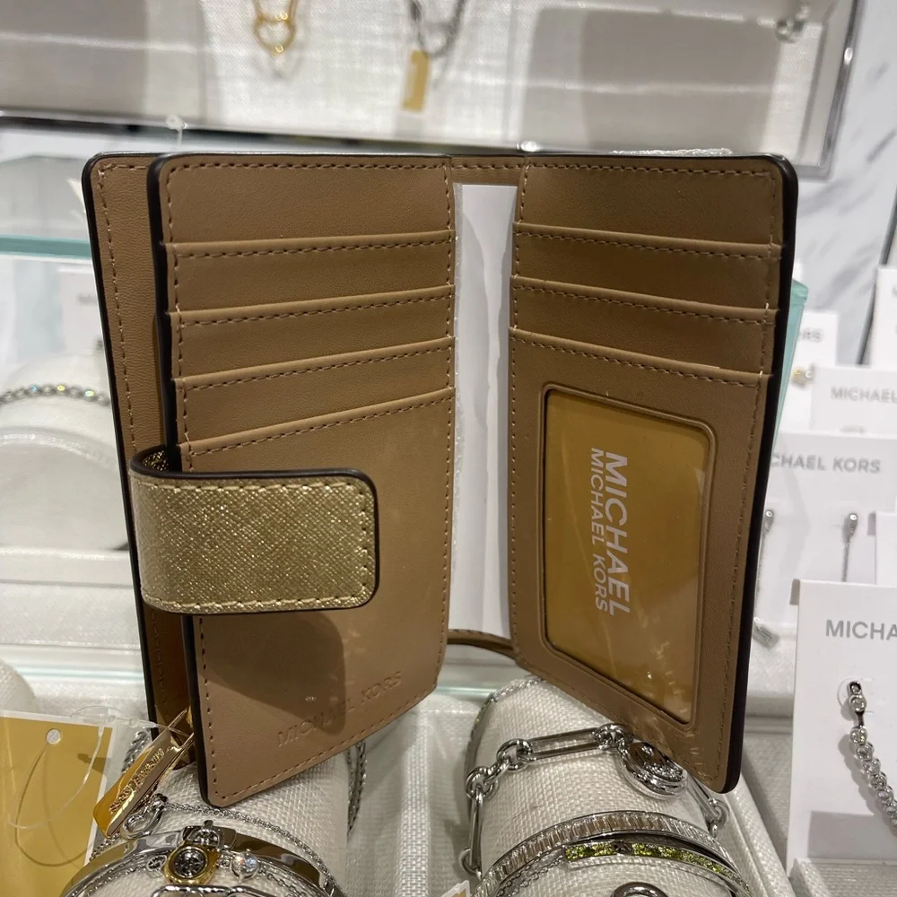 MICHAEL KORS Jet Set Md Zip CN Metallic Saffiano Leather BiFold Wallet Pale Gold